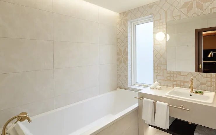 Reykjavik Konsulat Hotel - Diplomat Suite Bathroom